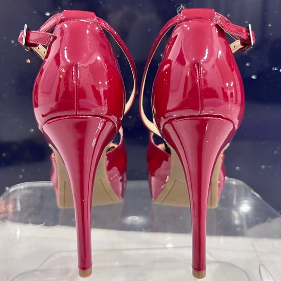 Red Marc Fisher Shoes, 8 1/2, brand new never used - Picture 3 of 3